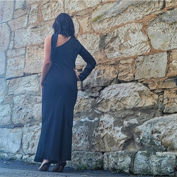 Young fabulous and broke NWT Febe Black One Shoulder Satin Maxi Dress SZ Small - Picture 3 of 11